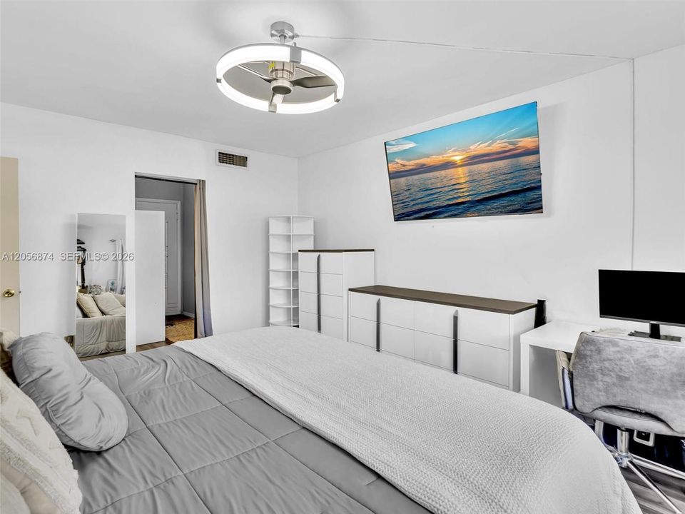 For Sale: $375,000 (2 beds, 2 baths, 1190 Square Feet)
