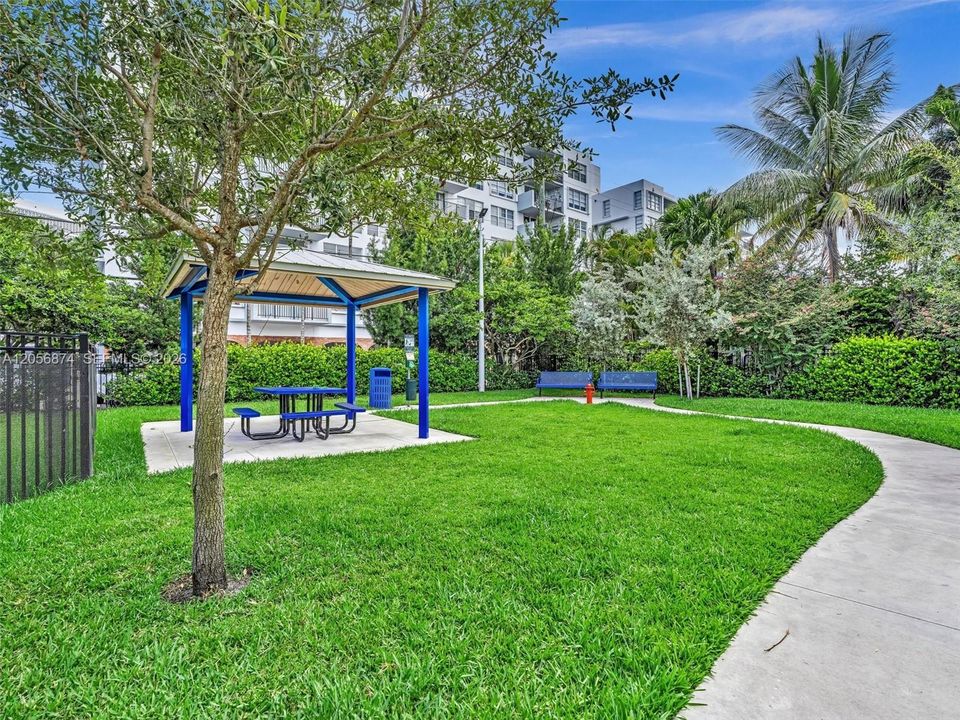 For Sale: $375,000 (2 beds, 2 baths, 1190 Square Feet)