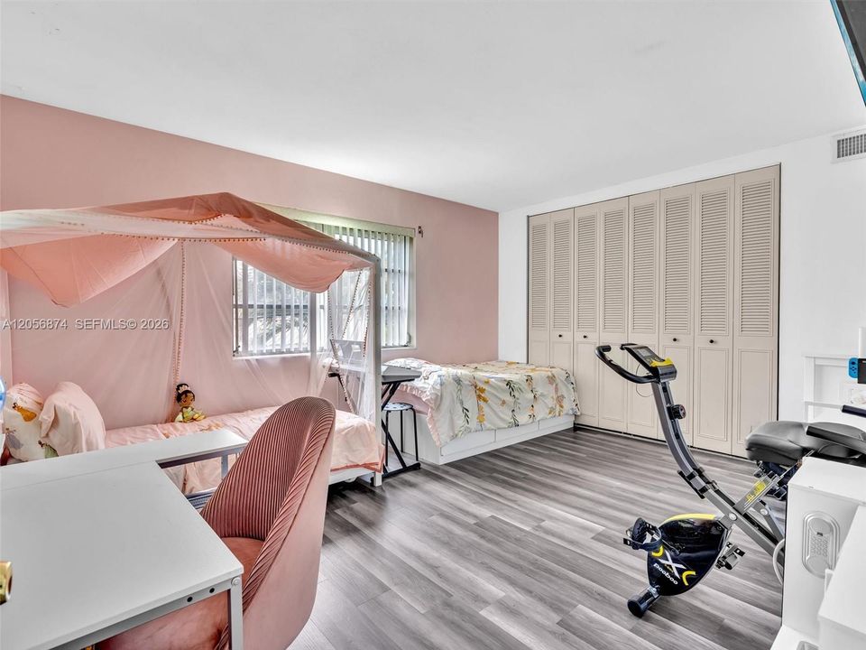For Sale: $375,000 (2 beds, 2 baths, 1190 Square Feet)