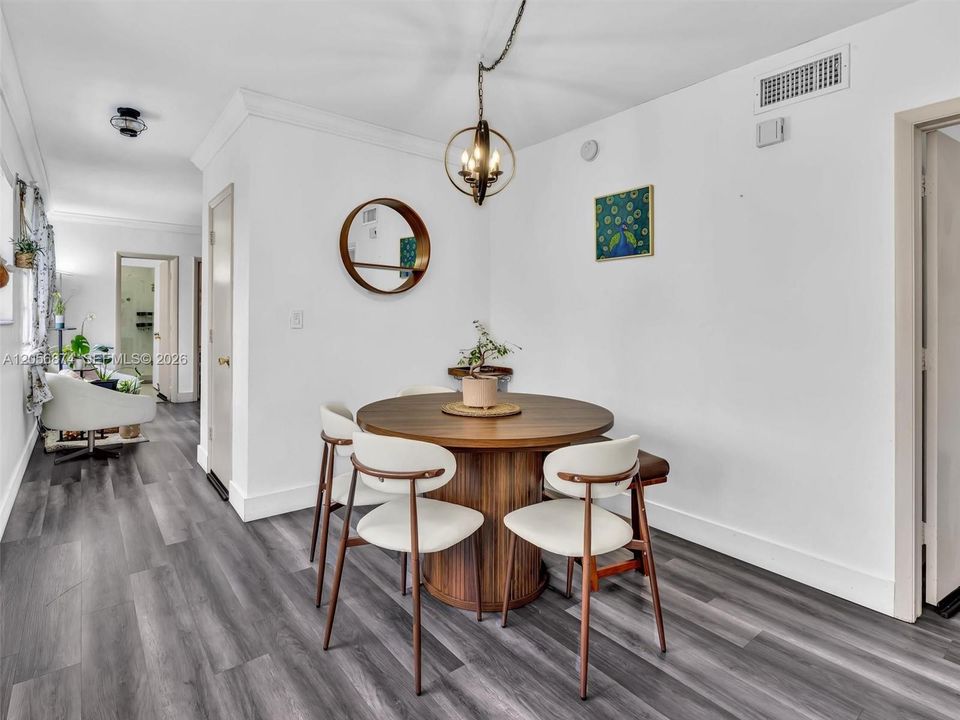 For Sale: $375,000 (2 beds, 2 baths, 1190 Square Feet)