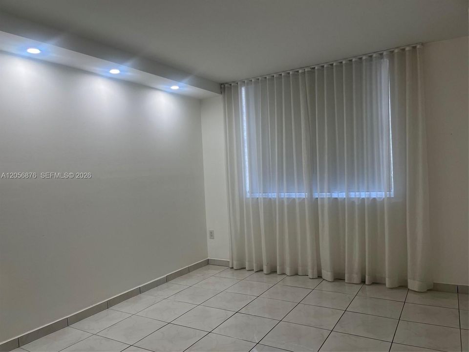 На продажу: $348,600 (2 спален, 2 ванн, 1350 Квадратных фут)