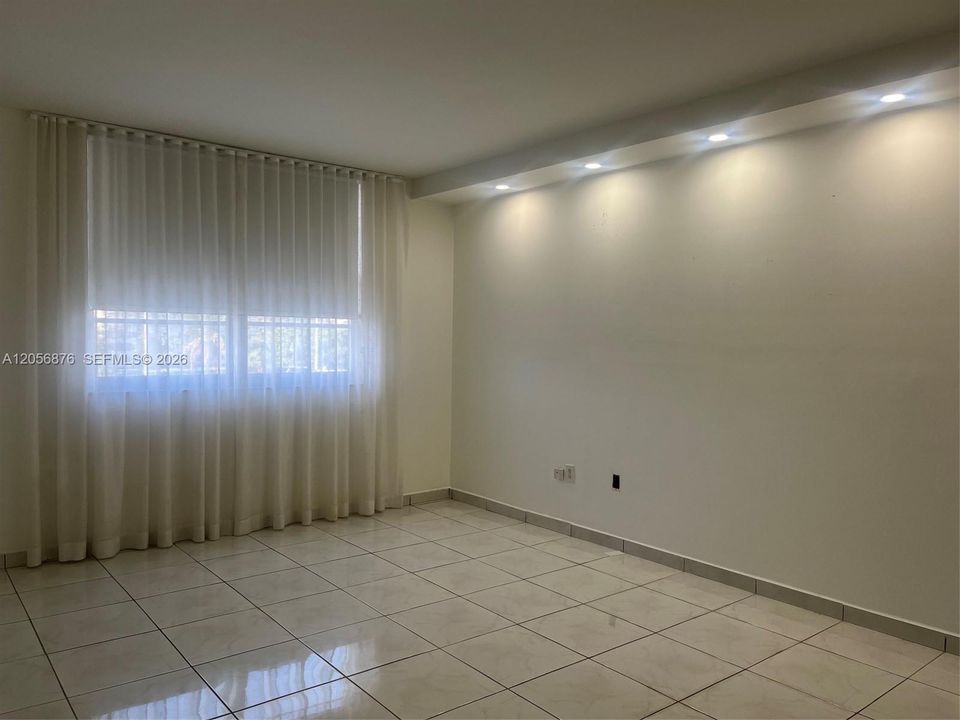 На продажу: $348,600 (2 спален, 2 ванн, 1350 Квадратных фут)