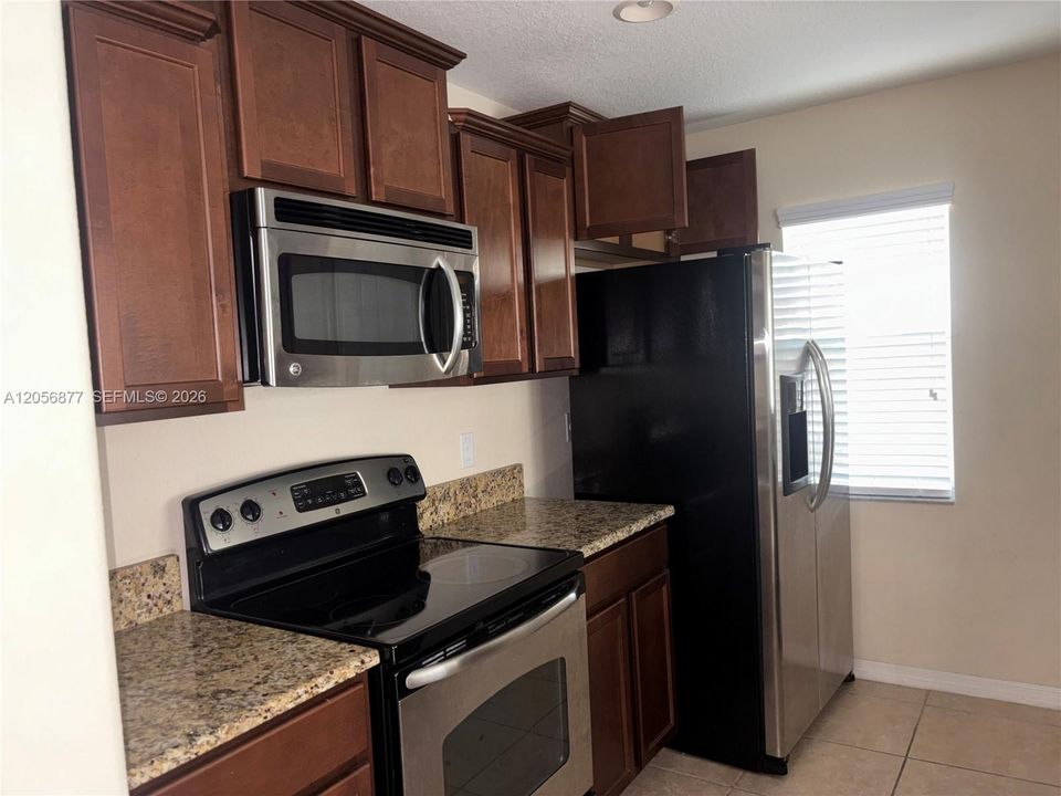 For Rent: $2,250 (3 beds, 2 baths, 1372 Square Feet)