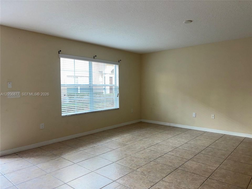 For Rent: $2,250 (3 beds, 2 baths, 1372 Square Feet)