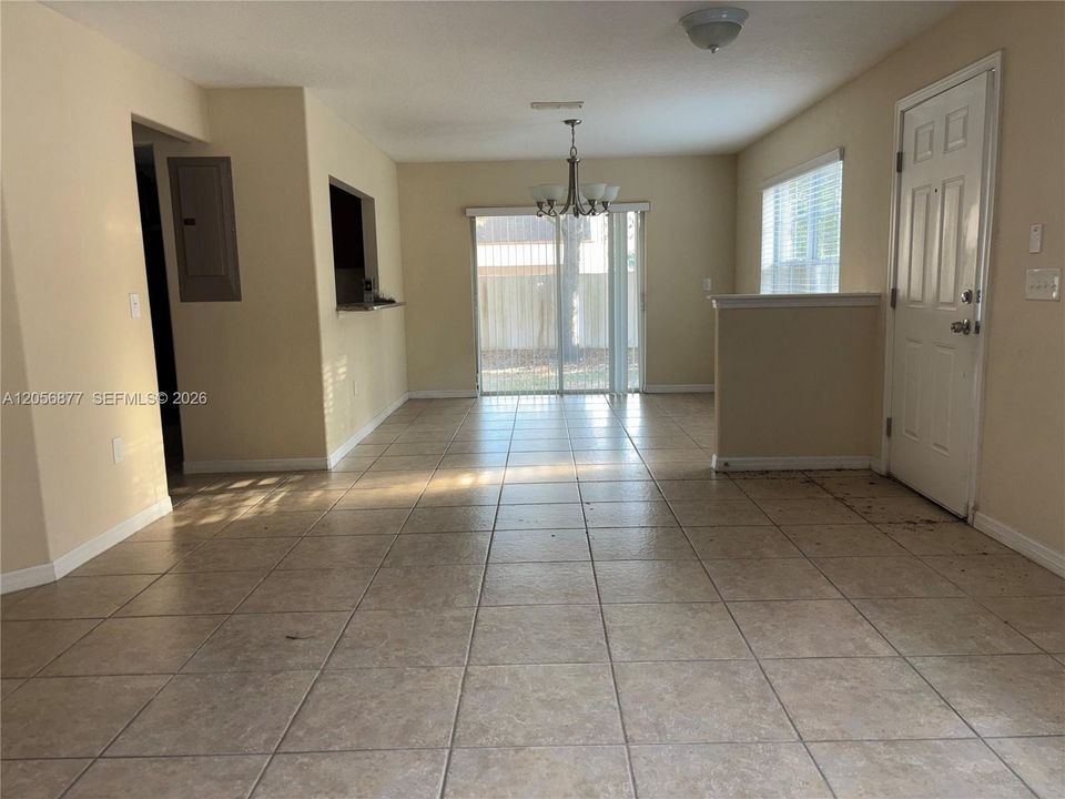 For Rent: $2,250 (3 beds, 2 baths, 1372 Square Feet)