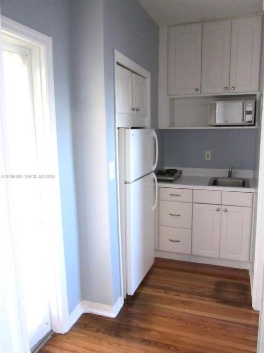 For Rent: $1,550 (1 beds, 1 baths, 400 Square Feet)
