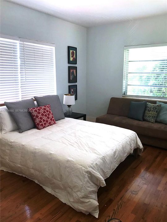 For Rent: $1,550 (1 beds, 1 baths, 400 Square Feet)