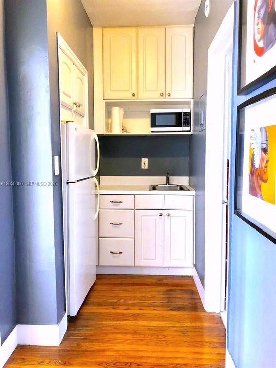 For Rent: $1,550 (1 beds, 1 baths, 400 Square Feet)