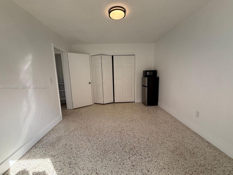 For Rent: $1,100 (0 beds, 1 baths, 2015 Square Feet)