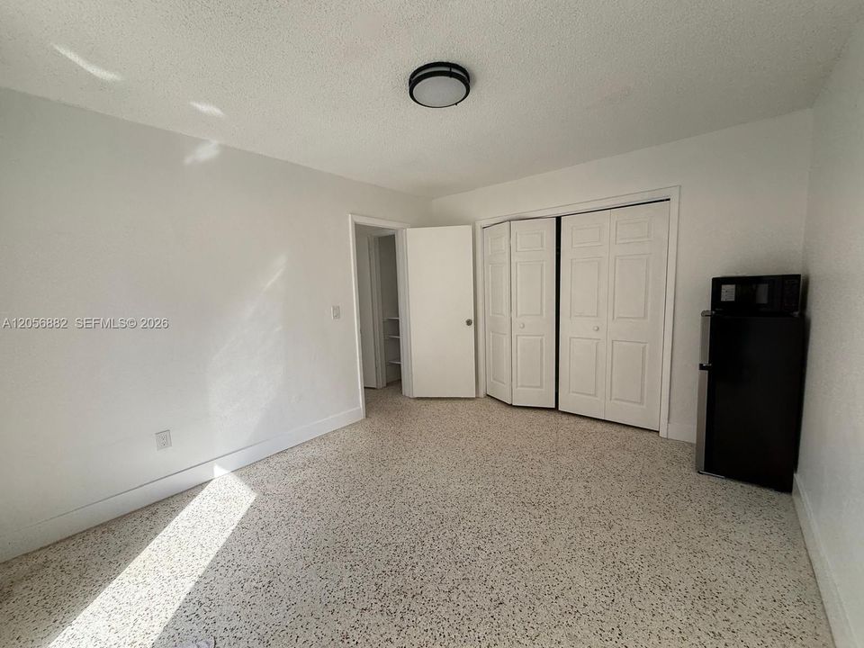 For Rent: $1,100 (0 beds, 1 baths, 2015 Square Feet)