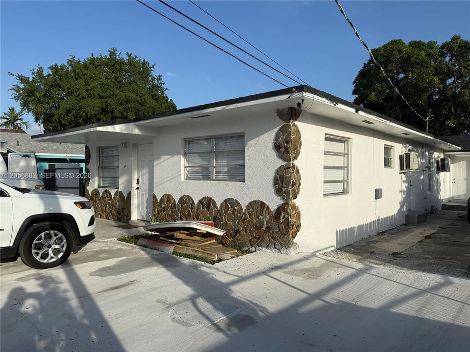 For Rent: $1,100 (0 beds, 1 baths, 2015 Square Feet)