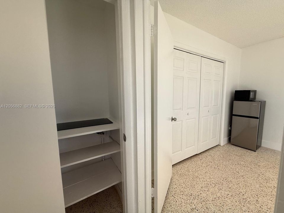 For Rent: $1,100 (0 beds, 1 baths, 2015 Square Feet)