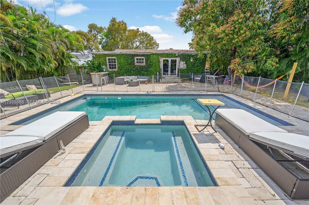 En Venta: $1,350,000 (4 camas, 3 baños, 1900 Pies cuadrados)