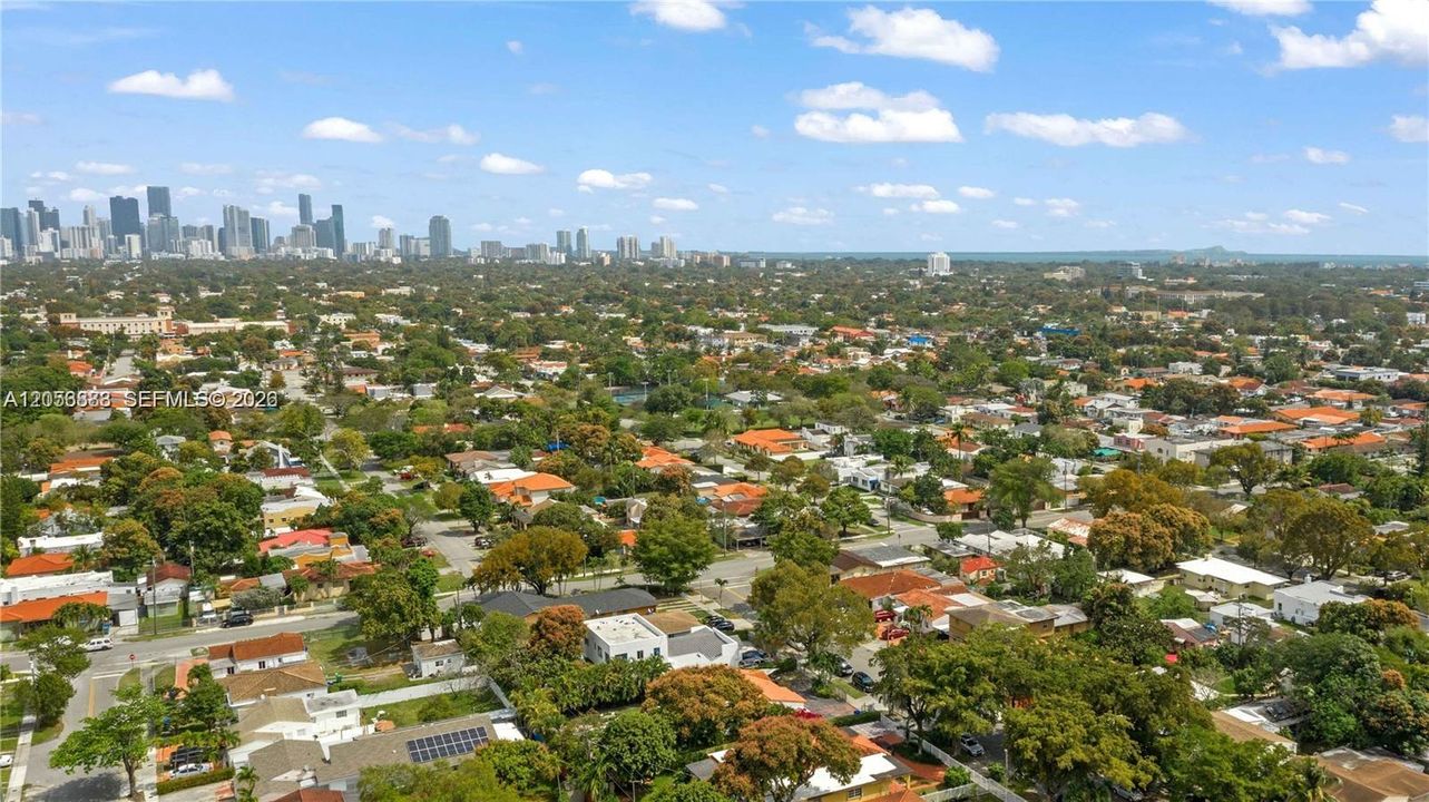 En Venta: $1,350,000 (4 camas, 3 baños, 1900 Pies cuadrados)