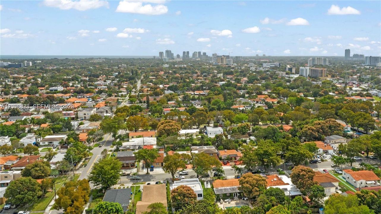 En Venta: $1,350,000 (4 camas, 3 baños, 1900 Pies cuadrados)
