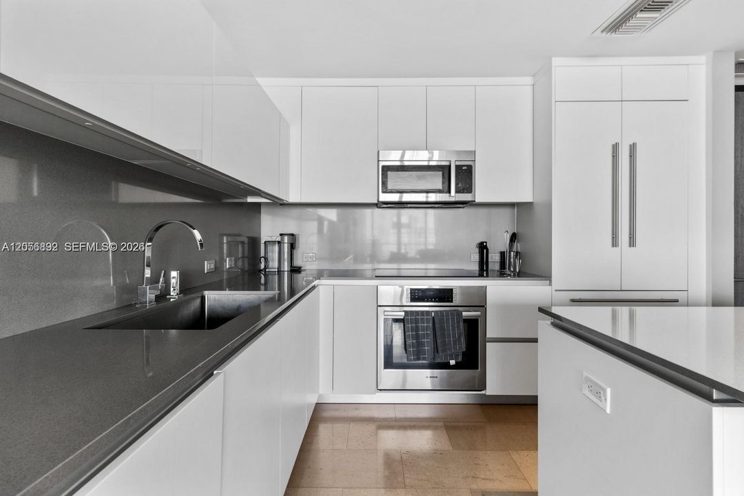 For Sale: $1,095,000 (2 beds, 2 baths, 1259 Square Feet)