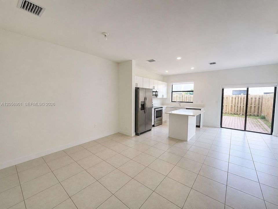 В аренду: $2,600 (3 спален, 3 ванн, 1328 Квадратных фут)