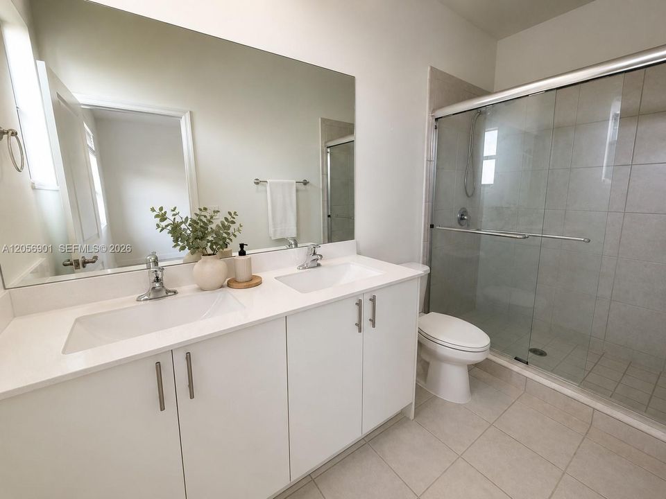 В аренду: $2,600 (3 спален, 3 ванн, 1328 Квадратных фут)