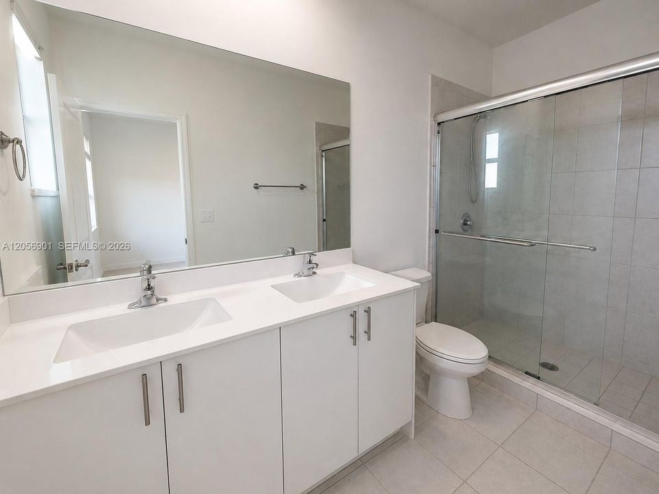 В аренду: $2,600 (3 спален, 3 ванн, 1328 Квадратных фут)