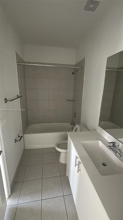 В аренду: $2,600 (3 спален, 3 ванн, 1328 Квадратных фут)