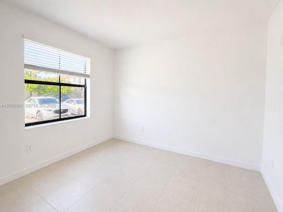В аренду: $2,600 (3 спален, 3 ванн, 1328 Квадратных фут)