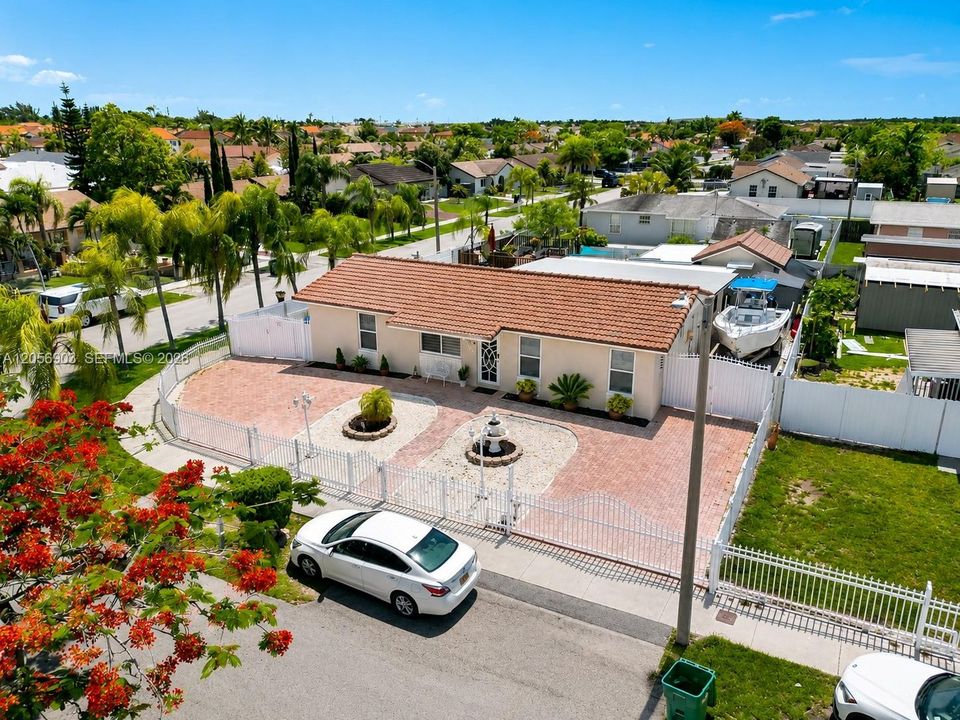На продажу: $635,000 (3 спален, 2 ванн, 1680 Квадратных фут)