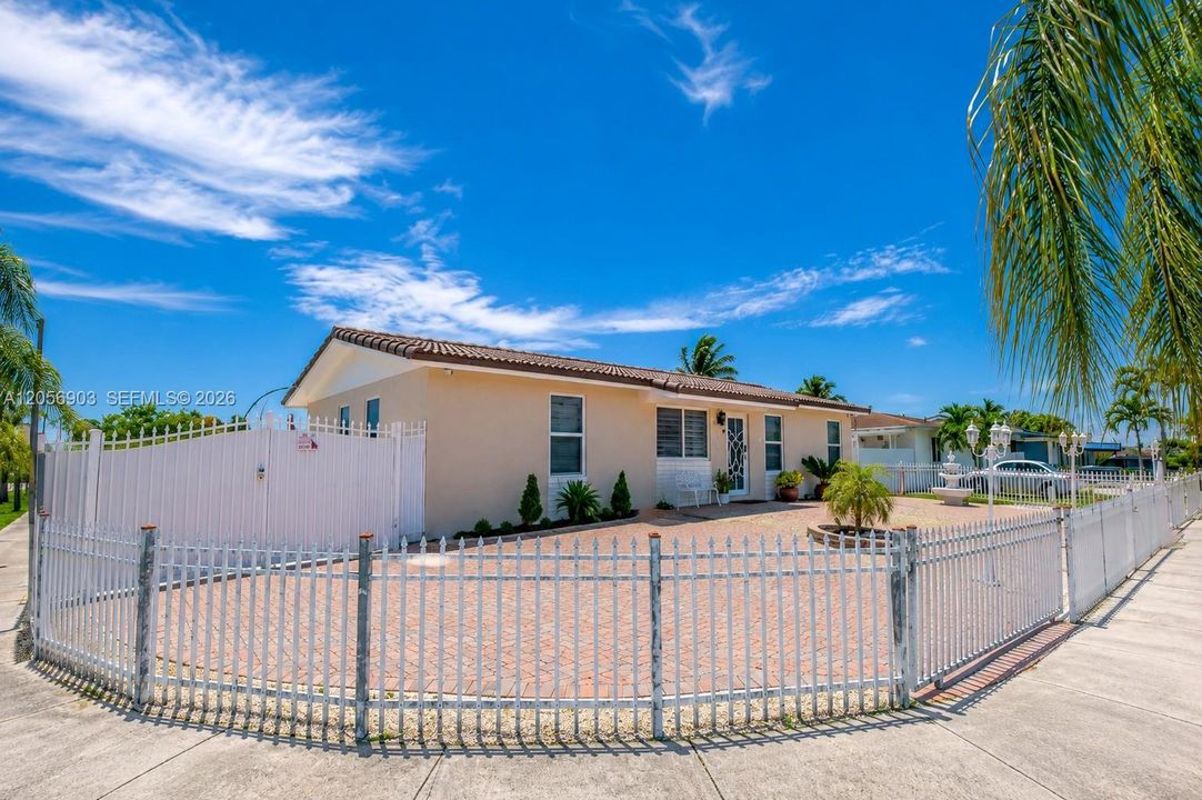 На продажу: $635,000 (3 спален, 2 ванн, 1680 Квадратных фут)