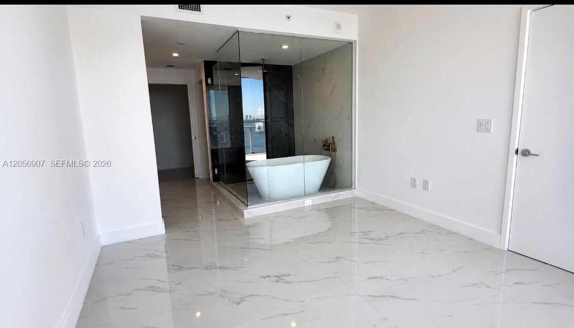 For Rent: $8,800 (2 beds, 3 baths, 1283 Square Feet)