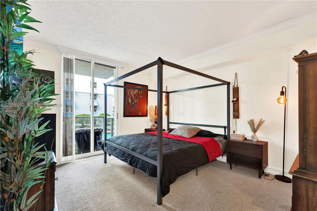For Rent: $2,400 (2 beds, 2 baths, 922 Square Feet)