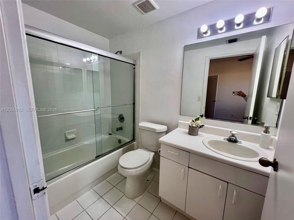 В аренду: $2,700 (2 спален, 2 ванн, 1177 Квадратных фут)