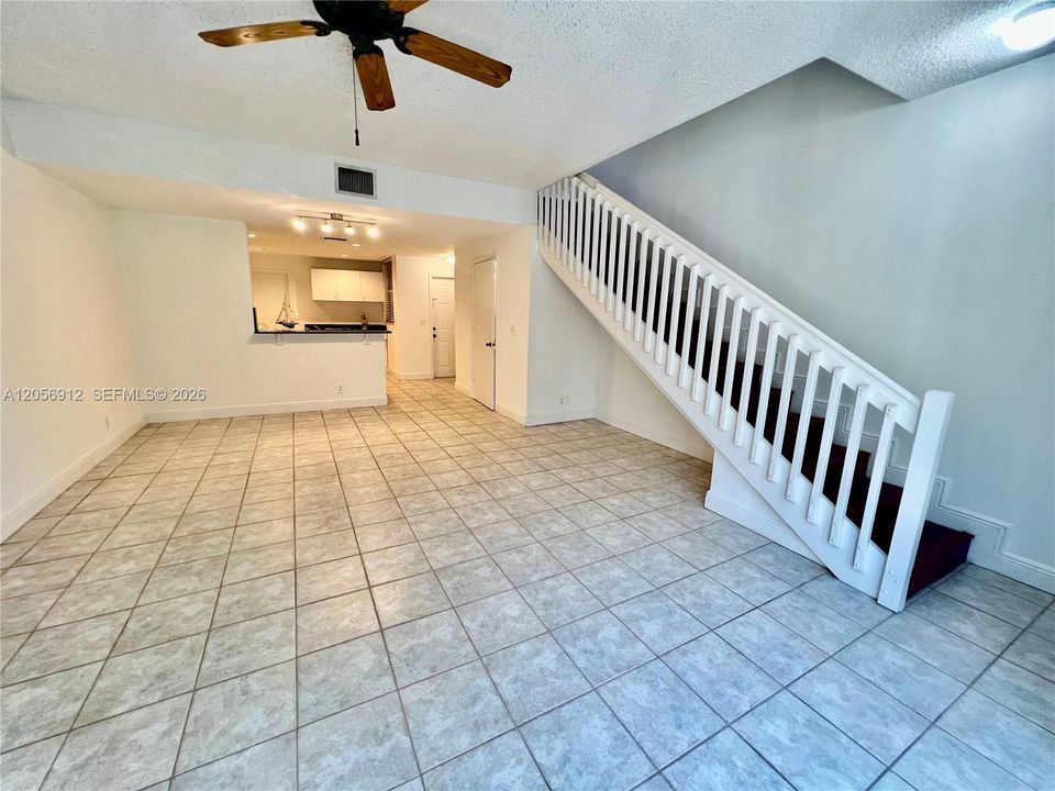 В аренду: $2,700 (2 спален, 2 ванн, 1177 Квадратных фут)