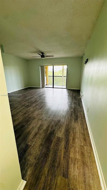 В аренду: $2,600 (3 спален, 2 ванн, 1270 Квадратных фут)