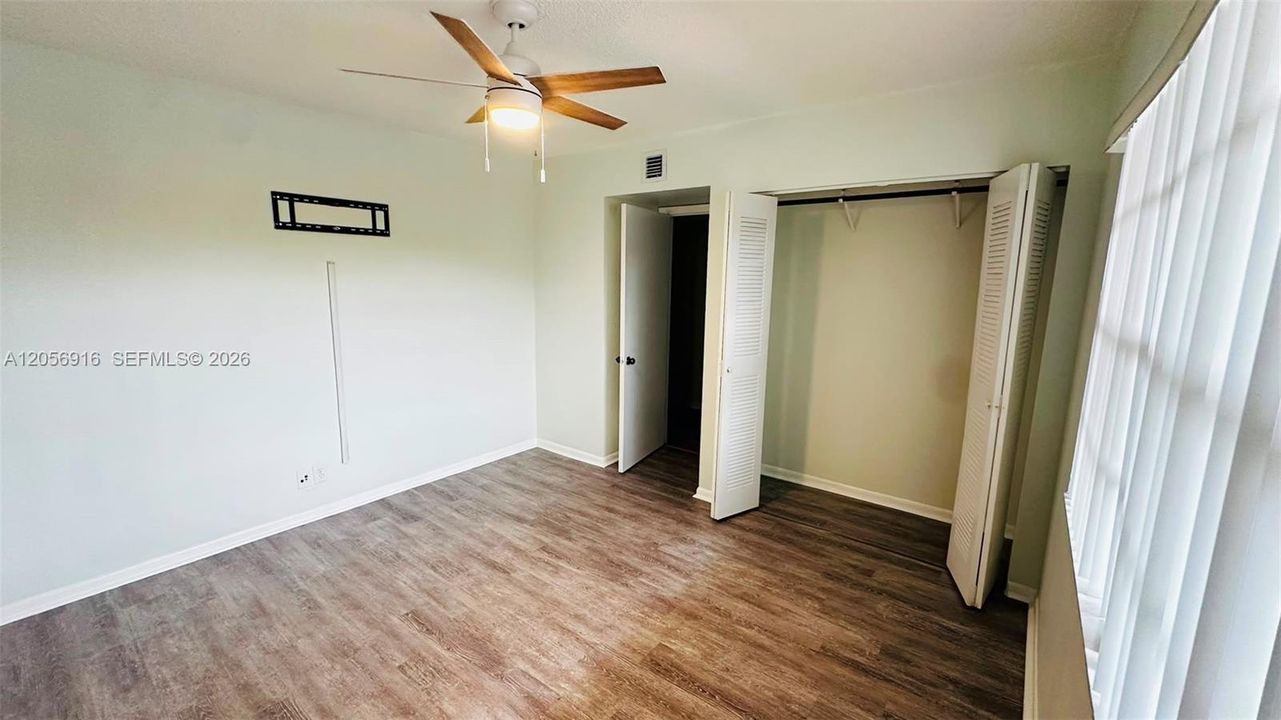 В аренду: $2,600 (3 спален, 2 ванн, 1270 Квадратных фут)