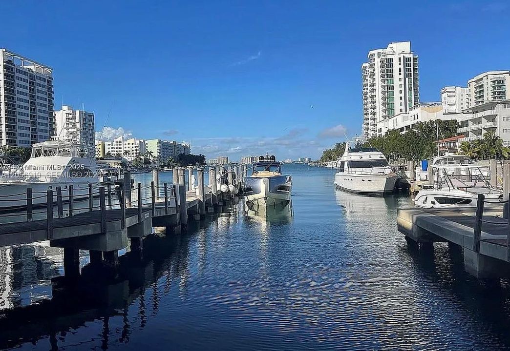 Active With Contract: $535,000 (2 beds, 2 baths, 1251 Square Feet)