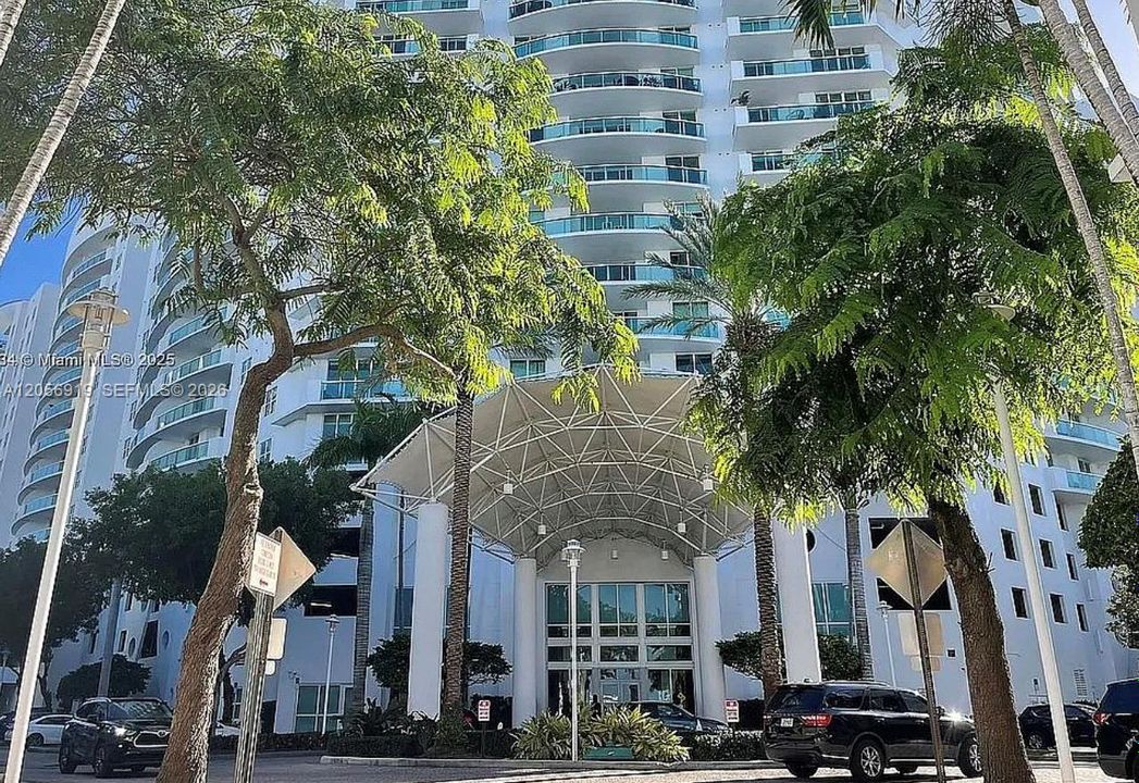 Active With Contract: $535,000 (2 beds, 2 baths, 1251 Square Feet)