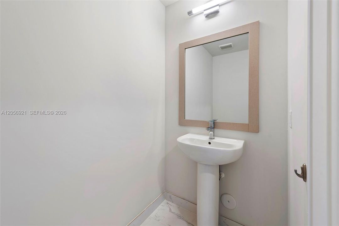 En Renta: $2,950 (3 camas, 2 baños, 1533 Pies cuadrados)