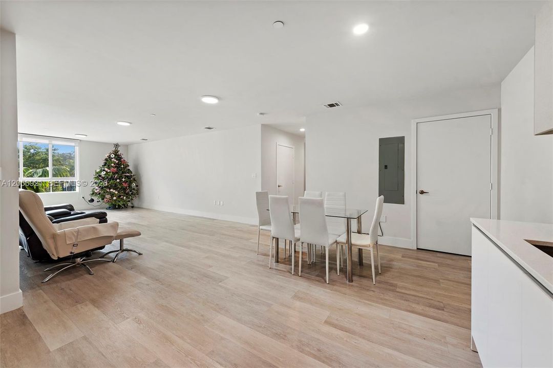 En Renta: $2,950 (3 camas, 2 baños, 1533 Pies cuadrados)