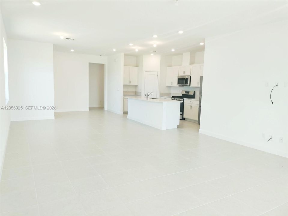 В аренду: $3,300 (3 спален, 2 ванн, 1757 Квадратных фут)