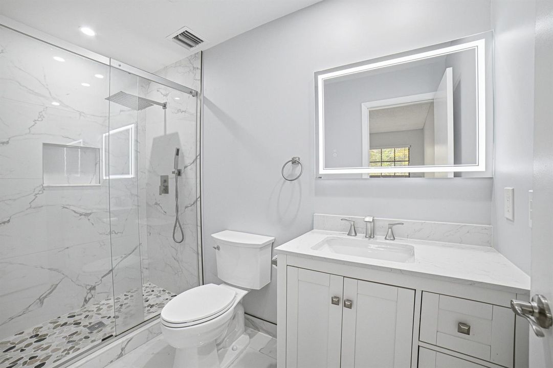 Bedroom1-Bathroom