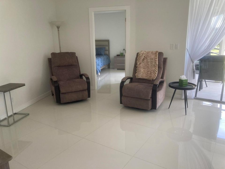 305 TV RM
