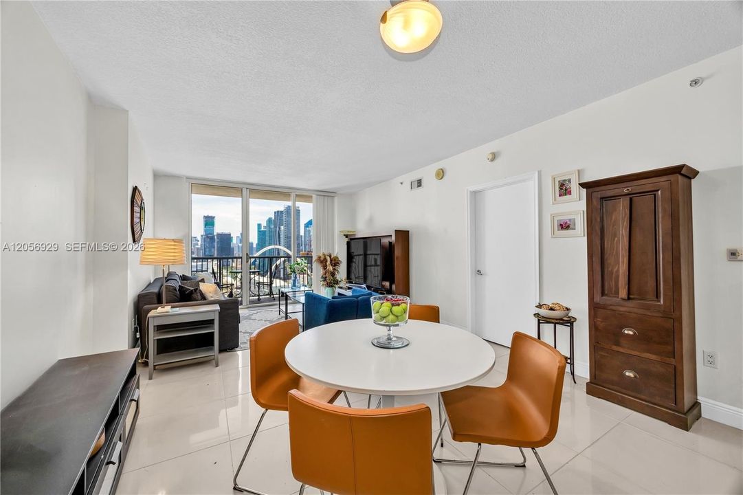 En Venta: $329,000 (1 camas, 1 baños, 821 Pies cuadrados)