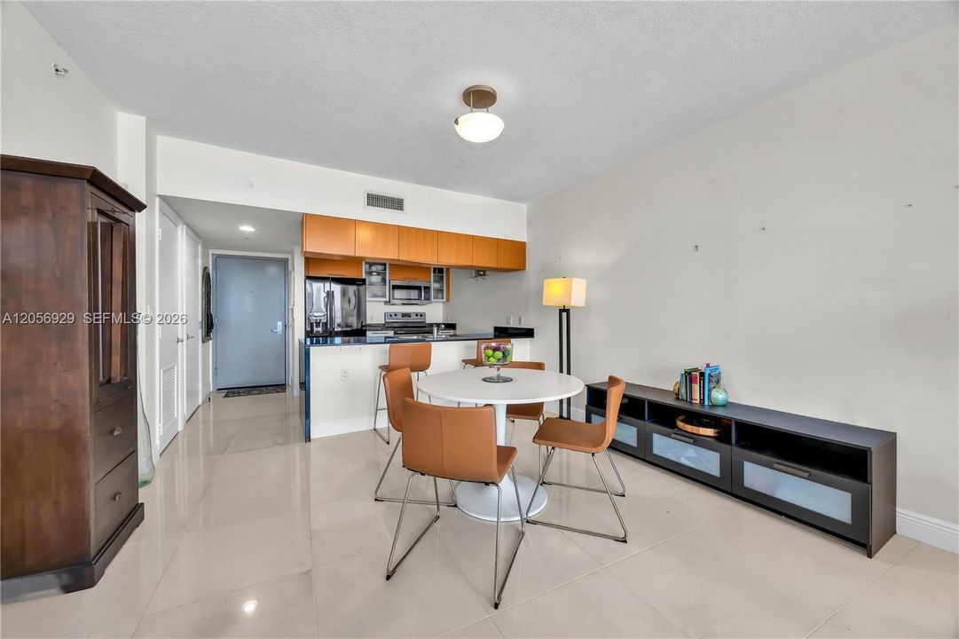 En Venta: $329,000 (1 camas, 1 baños, 821 Pies cuadrados)