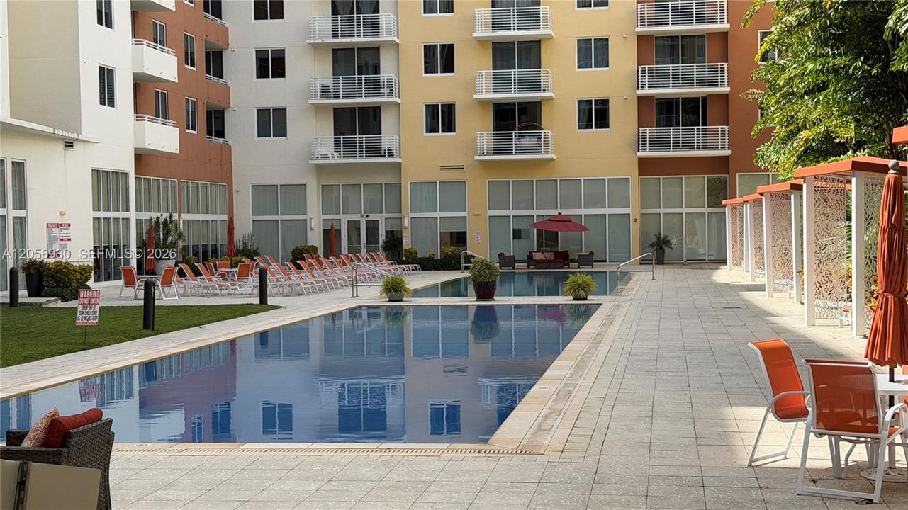 На продажу: $420,000 (2 спален, 2 ванн, 1065 Квадратных фут)