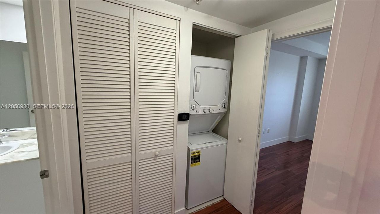 На продажу: $420,000 (2 спален, 2 ванн, 1065 Квадратных фут)
