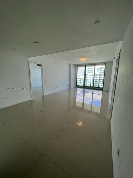 For Rent: $6,500 (2 beds, 2 baths, 1390 Square Feet)