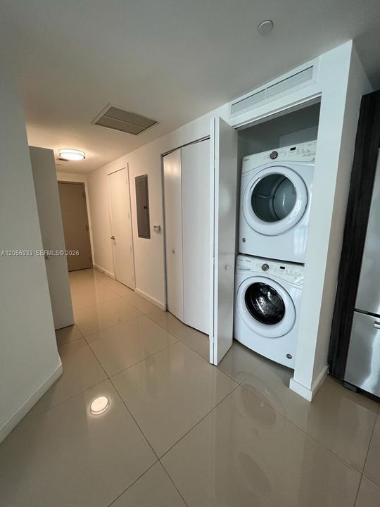 For Rent: $6,500 (2 beds, 2 baths, 1390 Square Feet)