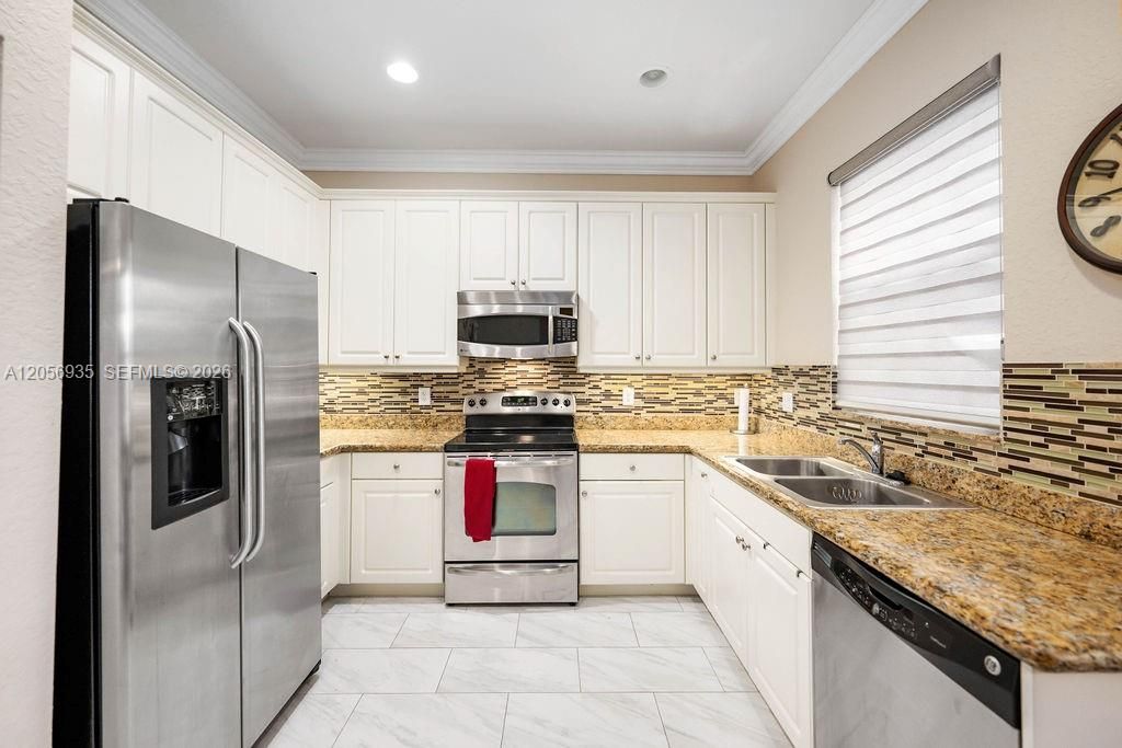 В аренду: $4,200 (4 спален, 2 ванн, 2250 Квадратных фут)