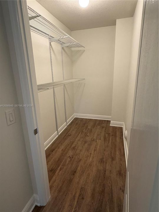 For Sale: $430,000 (2 beds, 2 baths, 945 Square Feet)
