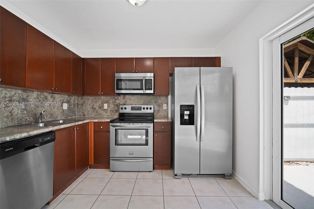 На продажу: $425,000 (2 спален, 2 ванн, 1568 Квадратных фут)