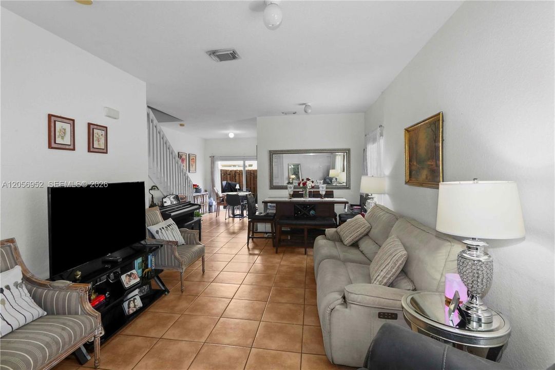 En Venta: $529,000 (4 camas, 3 baños, 1507 Pies cuadrados)